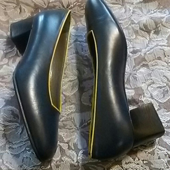 Iberia Heels with Yellow Trim - Picture 4 of 6